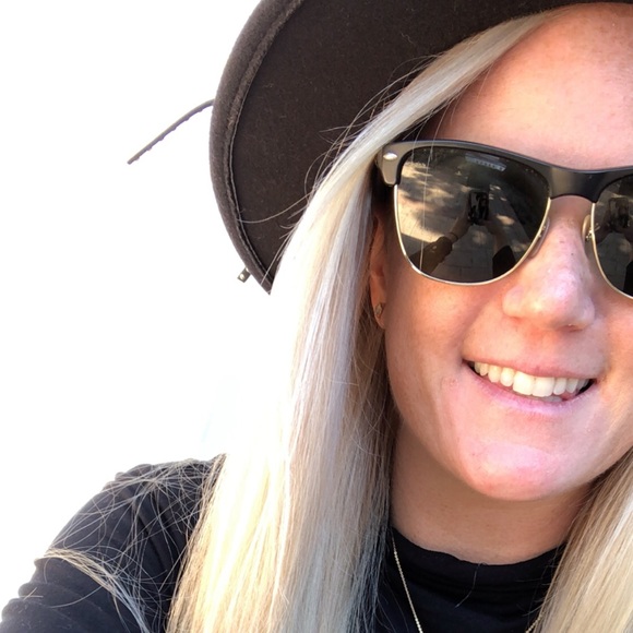 Meet your Posher, Amanda - Picture 1 of 1